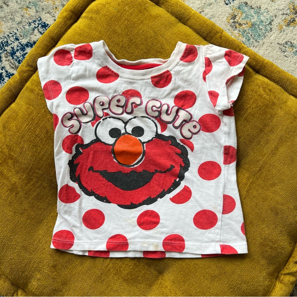 ***Moving Sale*** Sesame Place Elmo Super Cute Short Sleeve T-Shirt